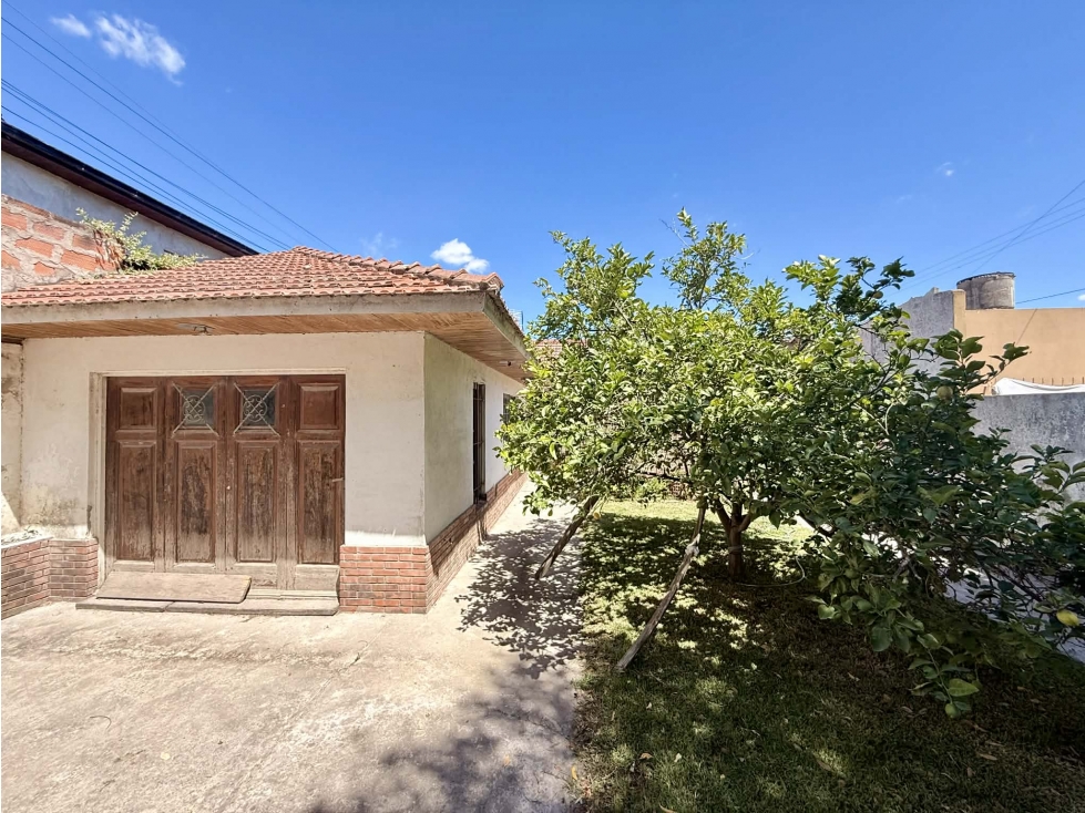 LATORRE PROP. VENDE CHALET 4 AMB CON PARQUE Y GARAGE — foto 2
