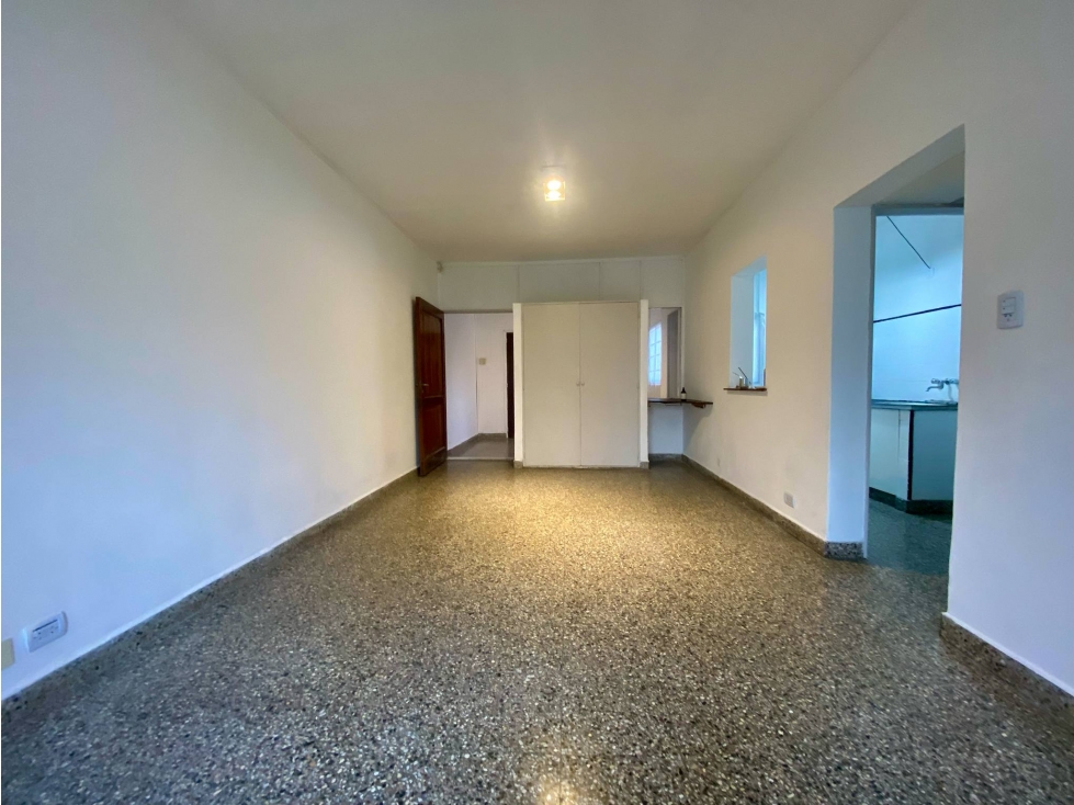 LATORRE PROP. VENDE DEPTO 3 AMB CON BALCON A LA CALLE — foto 3