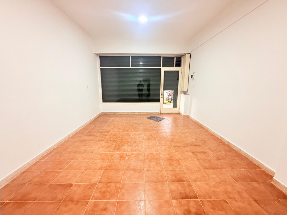 LATORRE PROP. ALQUILA LOCAL COMERCIAL S/ AV. LIBERTAD - 3