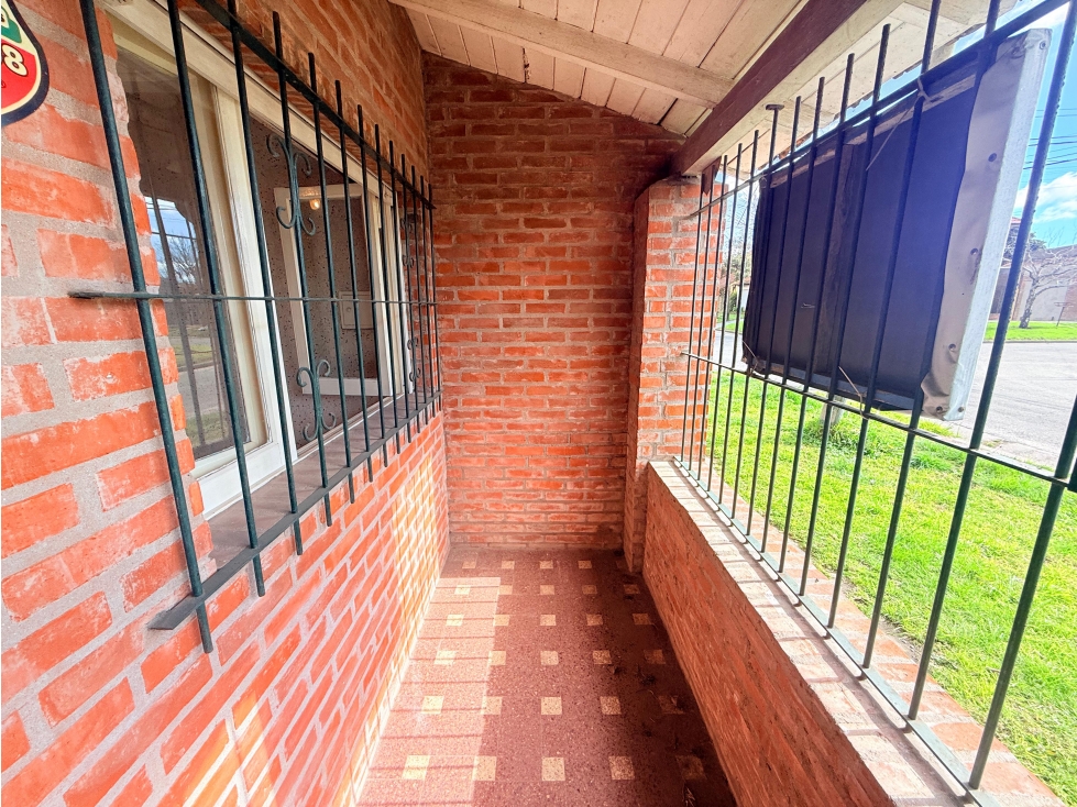 LATORRE PROP. VENDE CHALET CON DEPTO - VILLA PRIMERA - 4
