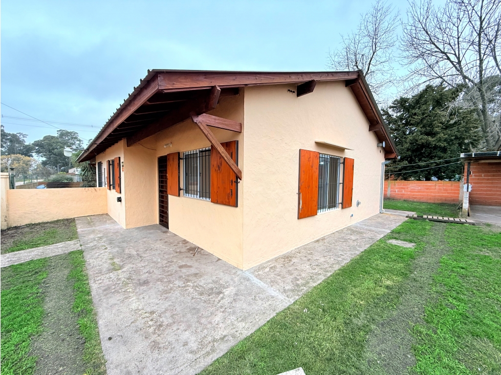 LATORRE PROP. ALQUILA 24 MESES CASA CON PARQUE - 1