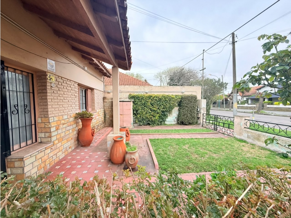 LATORRE PROP. VENDE CHALET CON GALPON EN PARQUE LURO — foto 3