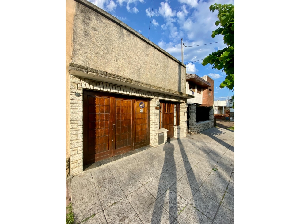 LATORRE PROP. VENDE CASA CON GARAGE Y PATIO — foto 2