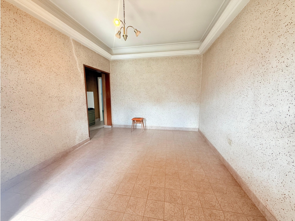 LATORRE PROP. VENDE CHALET CON DEPTO - VILLA PRIMERA - 6