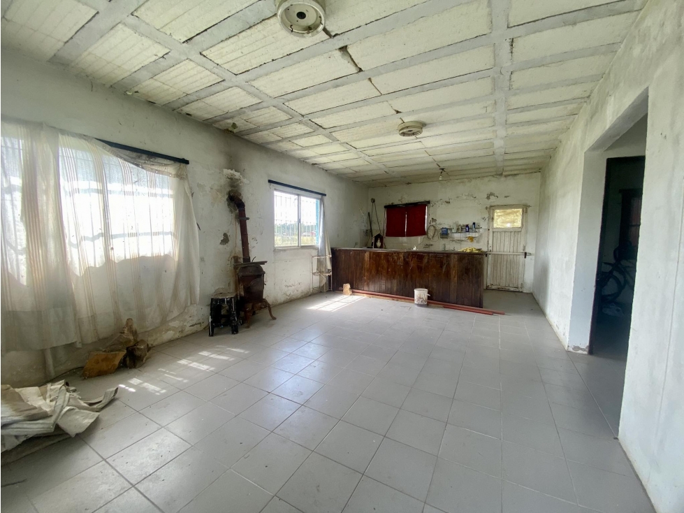 LATORRE PROP. VENDE CASA SOBRE LOTE DE 4300 M2 — foto 4