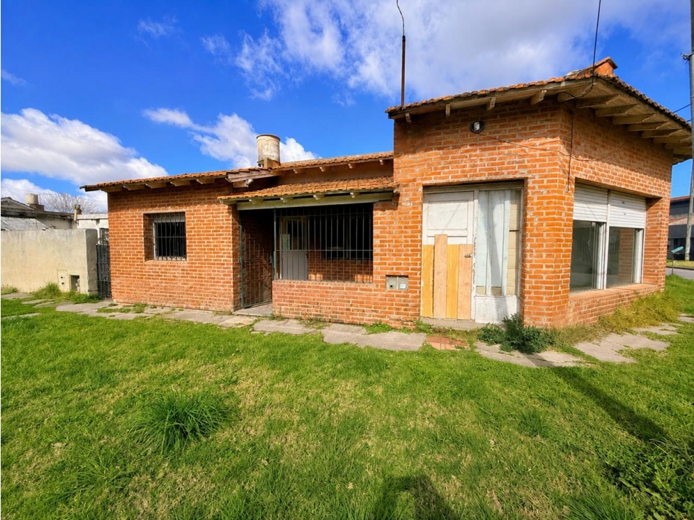LATORRE PROP. VENDE CHALET CON DEPTO - VILLA PRIMERA - 2