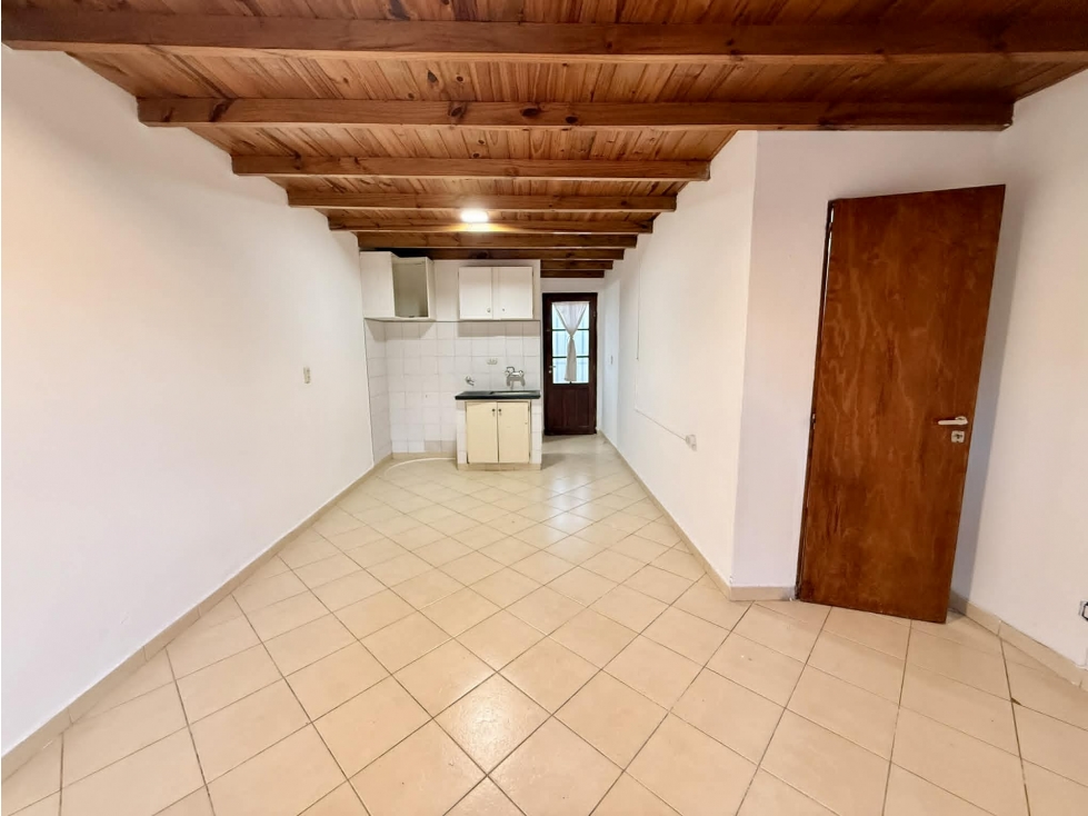 LATORRE PROP. ALQUILA 24 MESES CASA CON PATIO. - 5