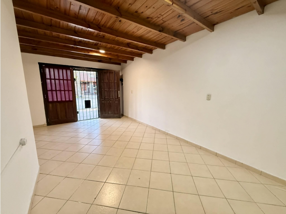 LATORRE PROP. ALQUILA 24 MESES CASA CON PATIO. - 6