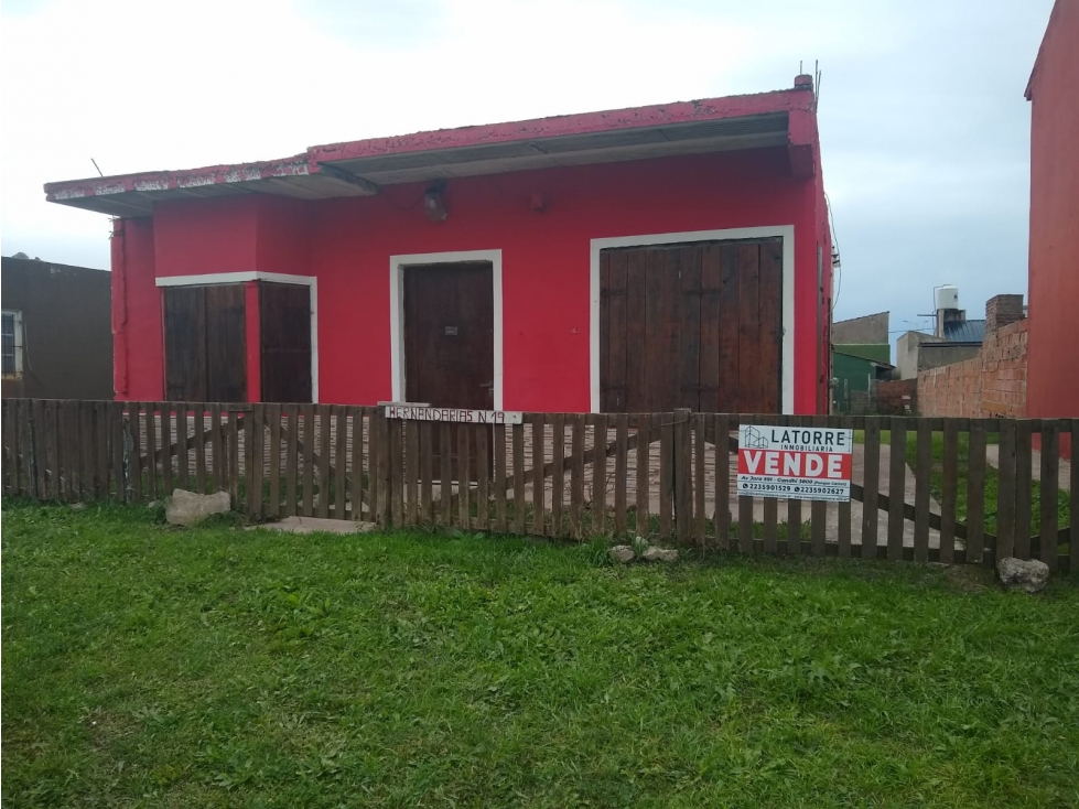 LATORRE PROP. VENDE CASA EN BARRIO SANTA ELENA - A METROS DEL MAR