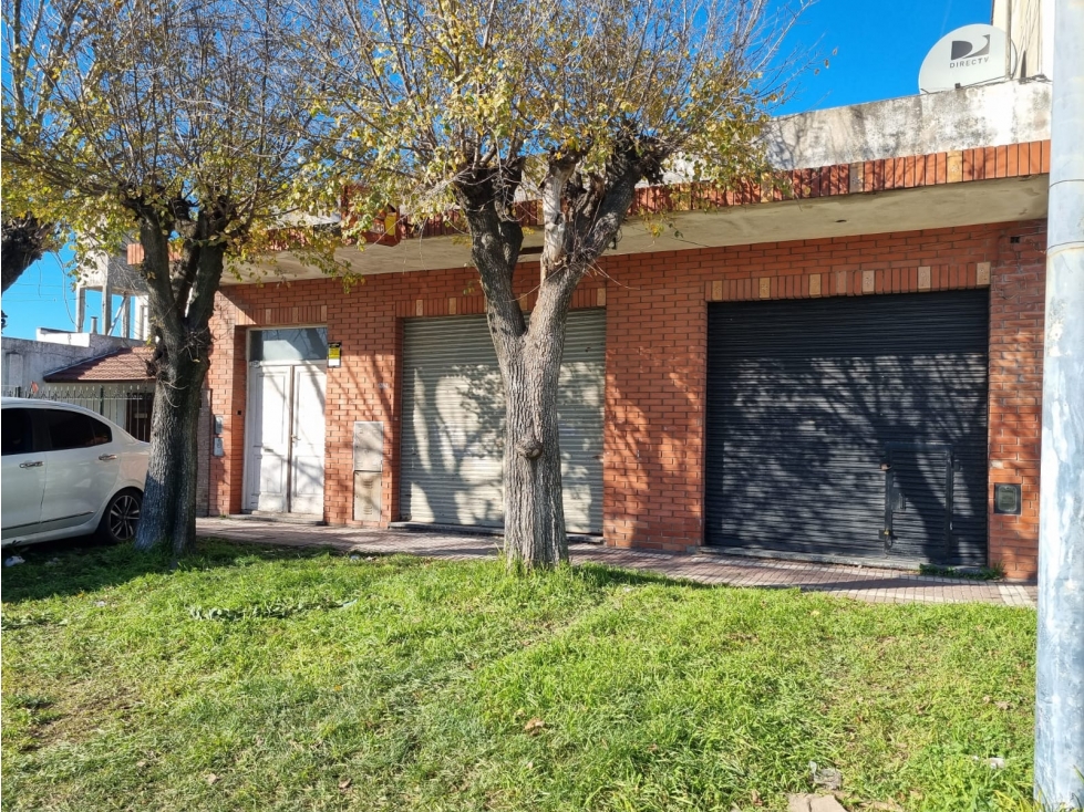 LATORRE PROP. VENDE CASA CON LOCALES - S/ ARTURO ALIO. — foto 2