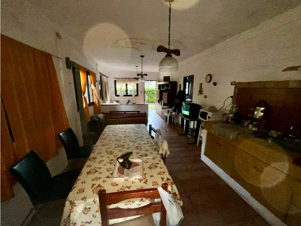 LATORRE PROP. VENDE CASA 3 AMB. FRENTE AL PARQUE CAMET — foto 5