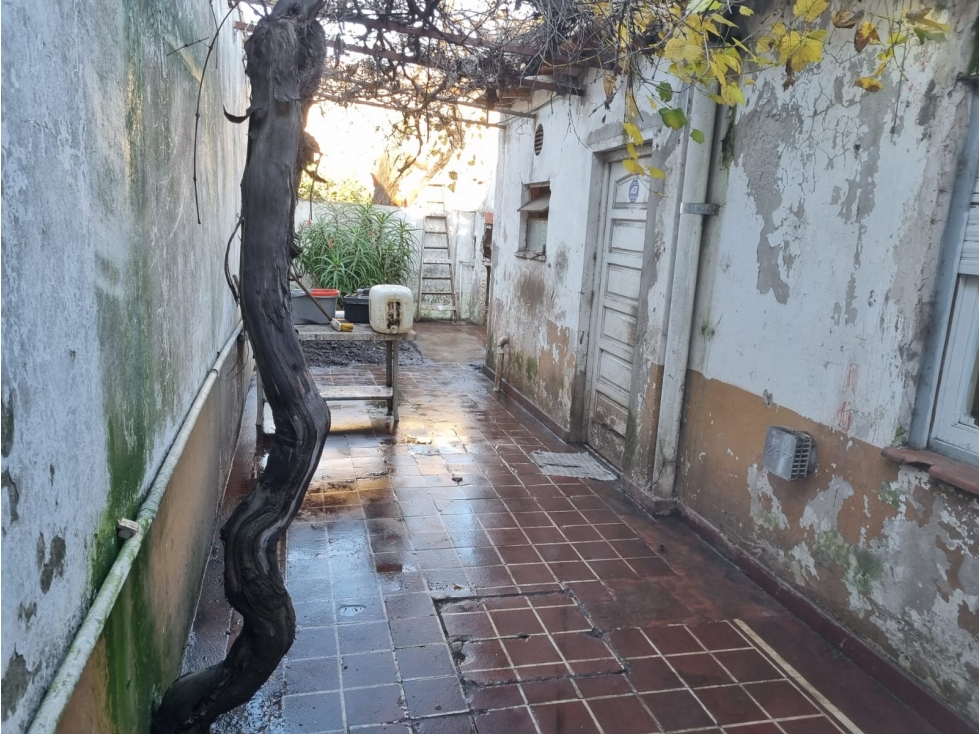 LATORRE PROP. VENDE CASA CON LOCALES - S/ ARTURO ALIO. — foto 4