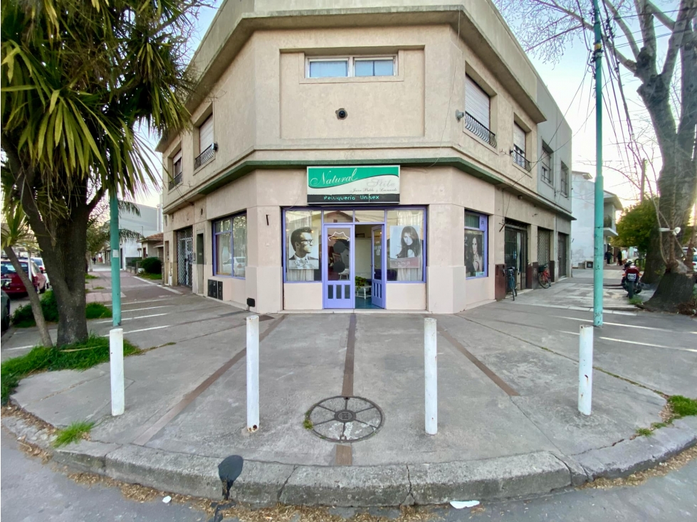 LATORRE PROP. VENDE LOCAL COMERCIAL CON DEPTO — foto 2