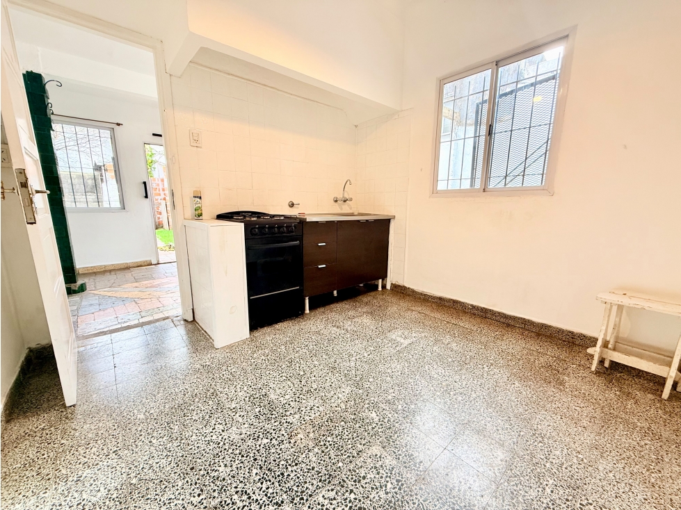 LATORRE PROP. VENDE CASA 3 AMB CON PARQUE - APTO CREDITO - 4