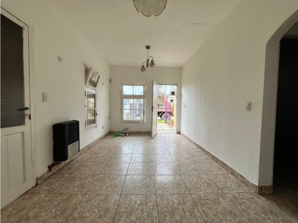 LATORRE PROP. VENDE CASA CON AMPLIO PARQUE - APTO CREDITO - 5