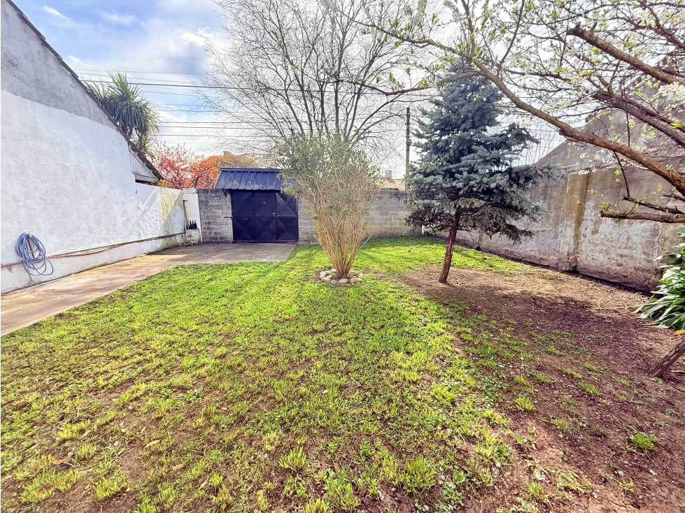 LATORRE PROP. VENDE CASA 3 AMB. CON HERMOSO PARQUE. — foto 2
