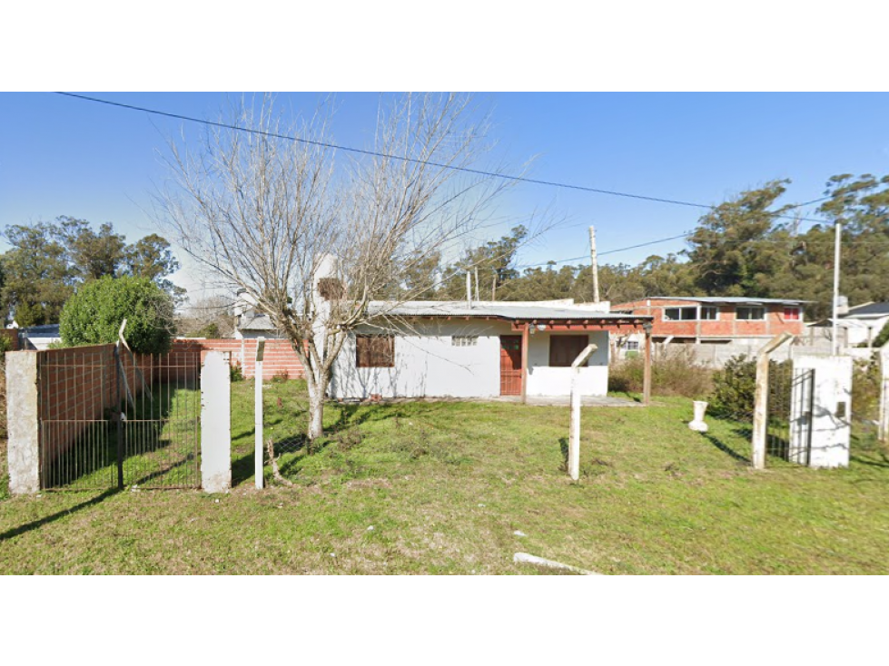 LATORRE PROP. VENDE CASA 2 AMB CON PARQUE