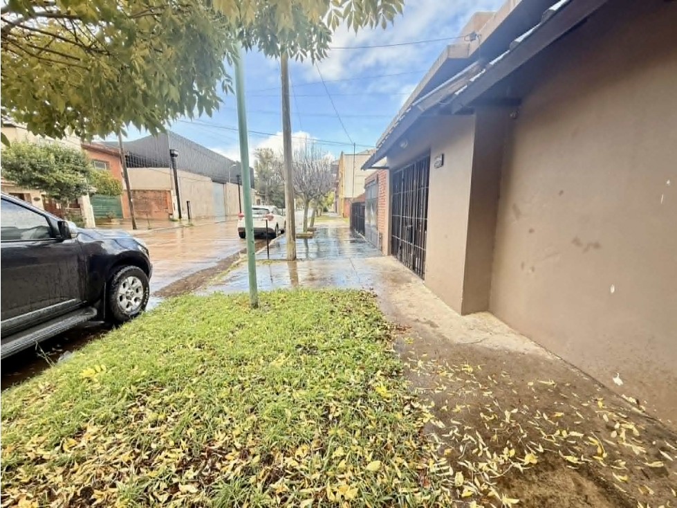 LATORRE PROP. ALQUILA 24 MESES CASA CON PATIO. - 2