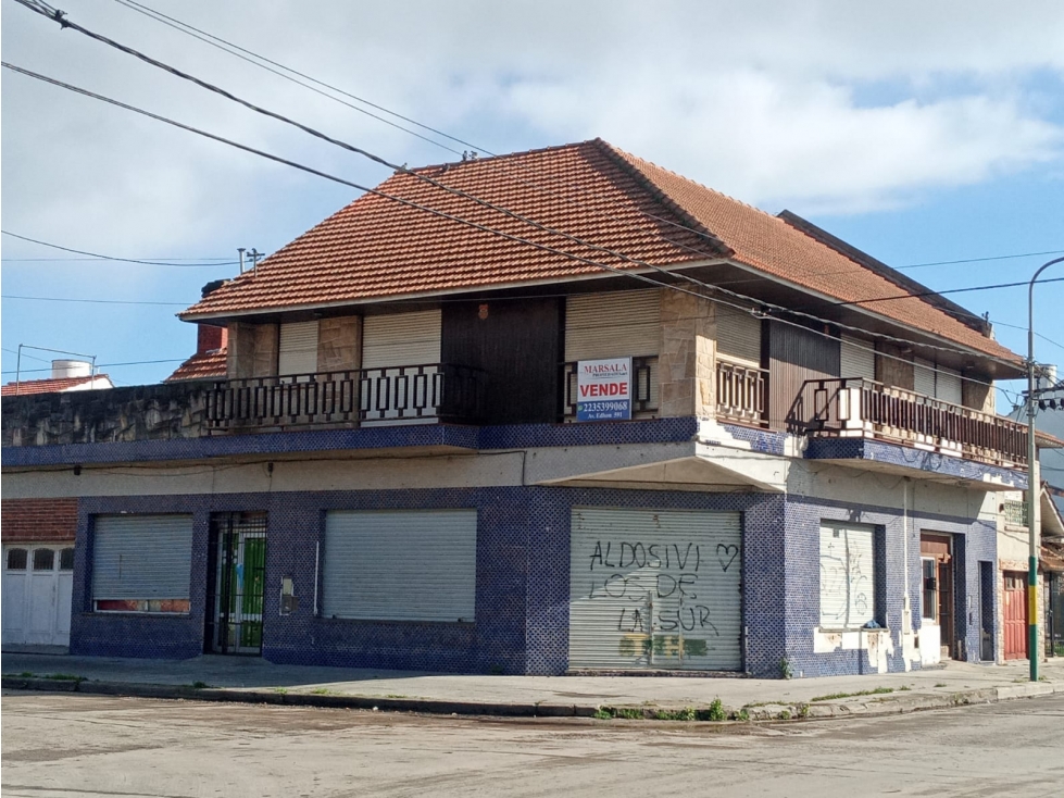 Chalet 4 ambientes con locales