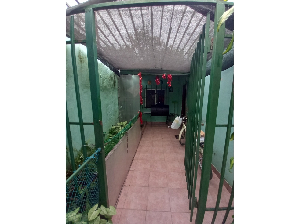 Oportunidad! Casa sobre asfalto cercana al DOMO DEL CENTENARIO! - 5