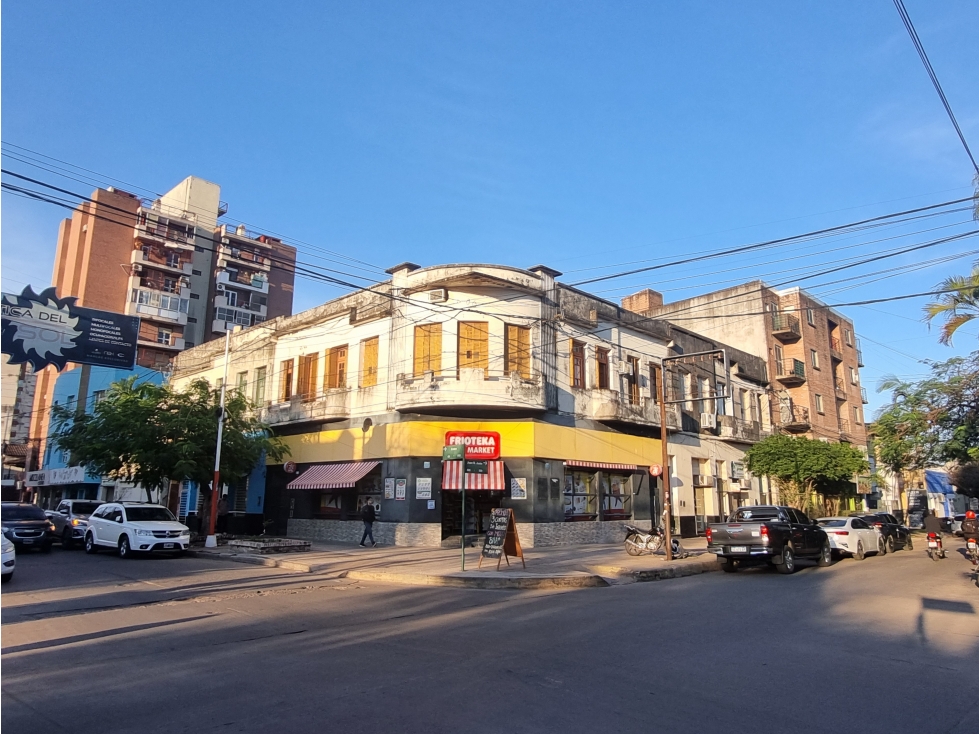 Mega piso histórico en esquina en pleno centro de Resistencia! - 1