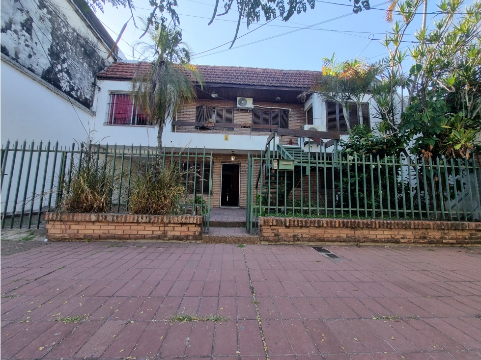Casa u oficinas+2 departamentos+hermoso terreno céntrico!