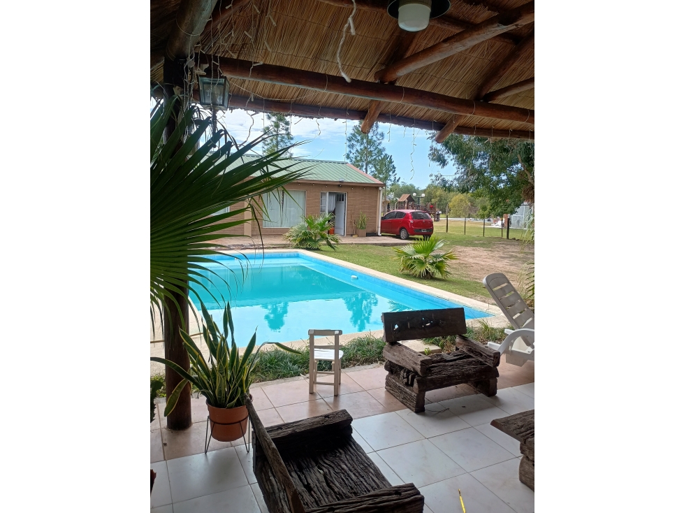 Casa con pileta cálida y luminosa en La María, Colonia Benitez - 1