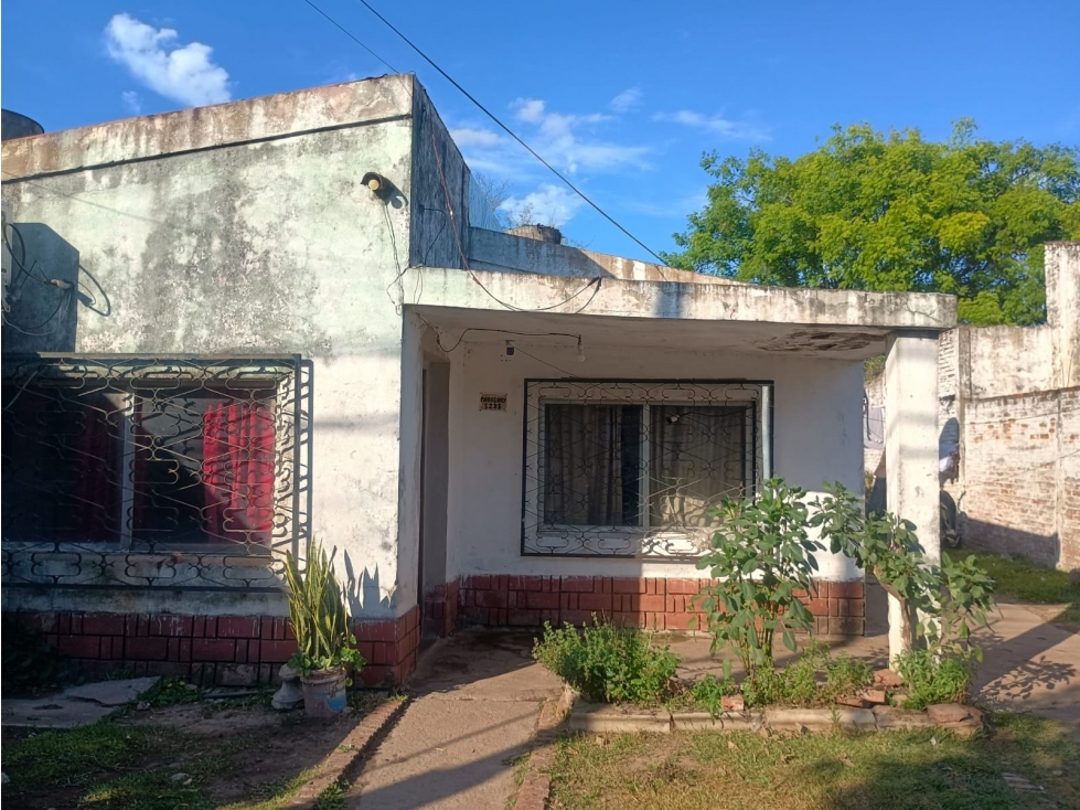 Casa 2 Dormitorios sobre Av. Paraguay 5235! - 1