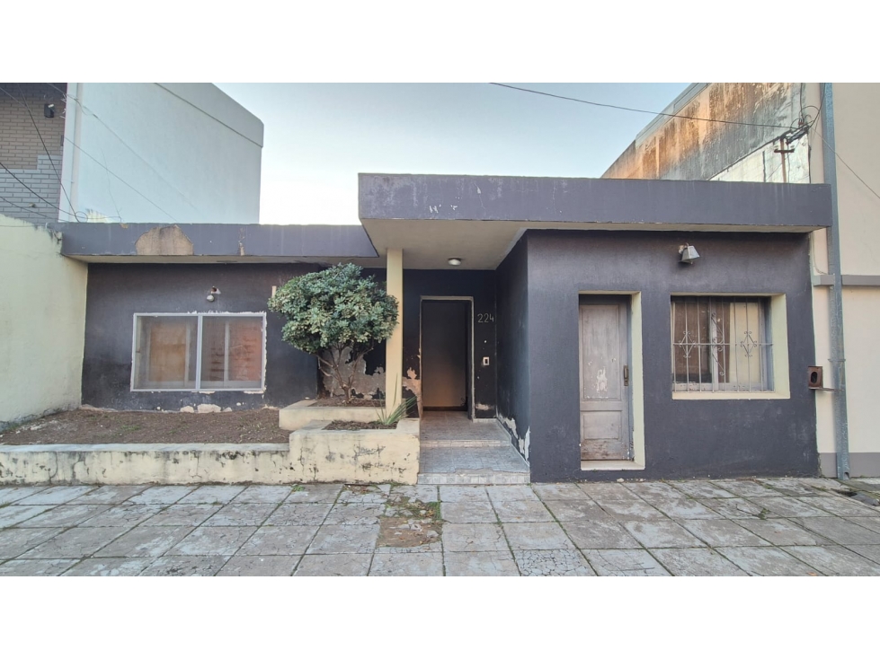 Casa céntrica con departamento, ideal para inversión! - 2