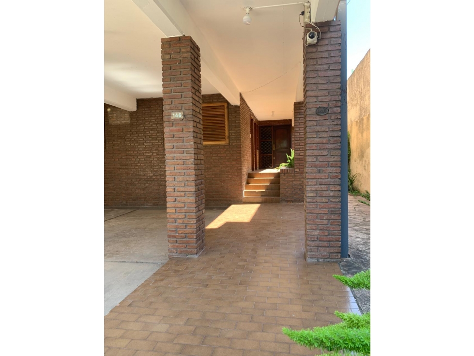 Casa 4 Dormitorios con Pileta y Quincho en pleno centro! - 4