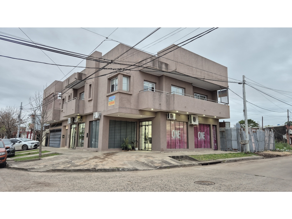 La esquina asombrosa! Locales y departamentazo en venta...