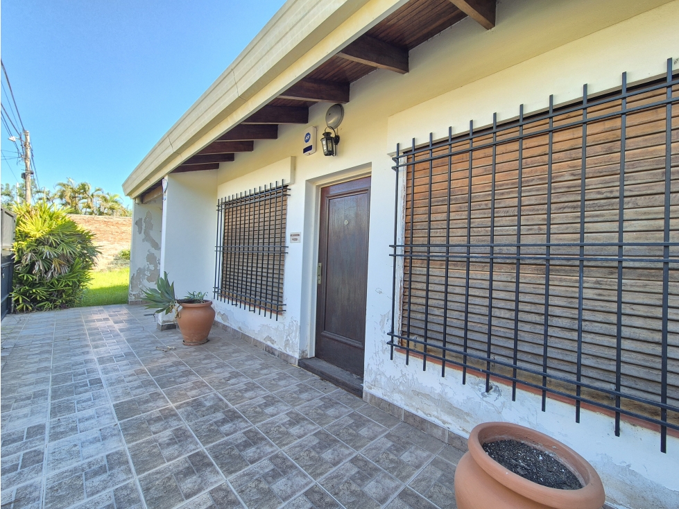 Casa 3 dormitorios a metros de Av España, asfalto, Barranqueras - 2