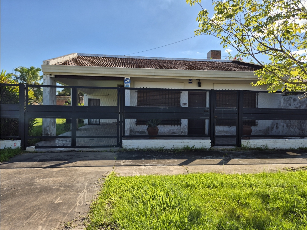 Casa 3 dormitorios a metros de Av España, asfalto, Barranqueras - 1