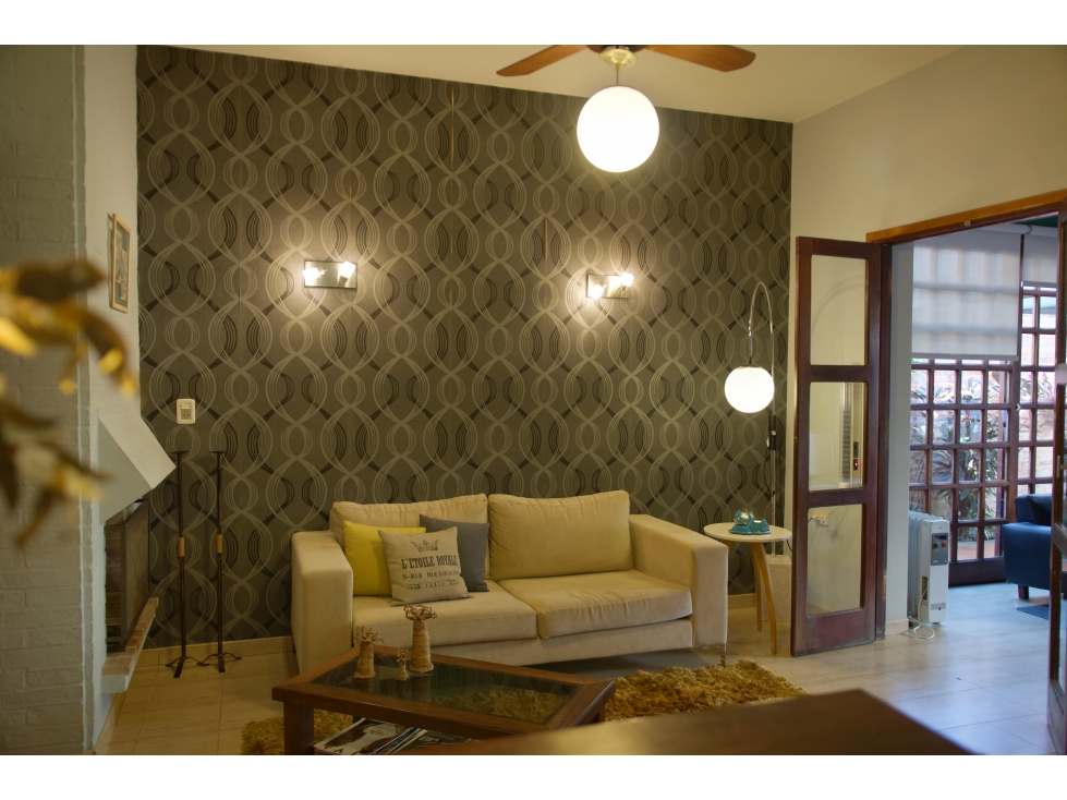 La casona de Narciso, múltiples ambientes sobre avenida! — foto 4