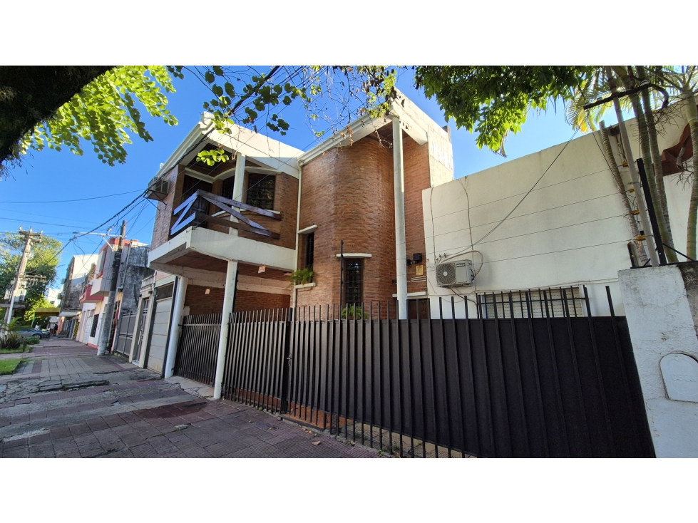 Casa 4 dormitorios con pileta céntrica! - 2