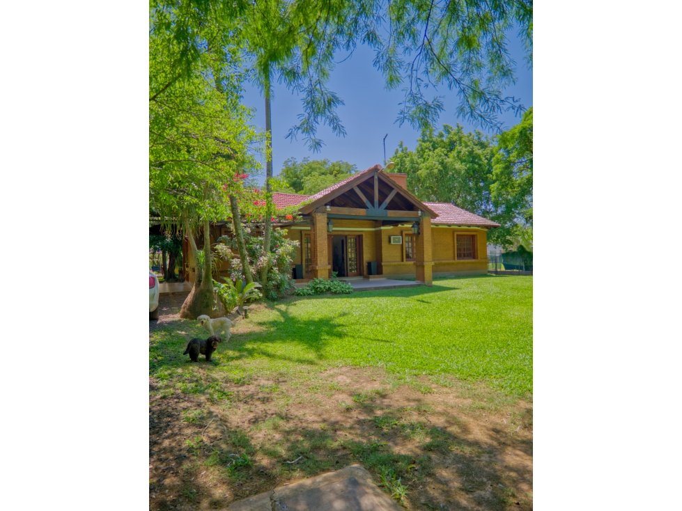 Casa con gran parque en Villa Monte Alto