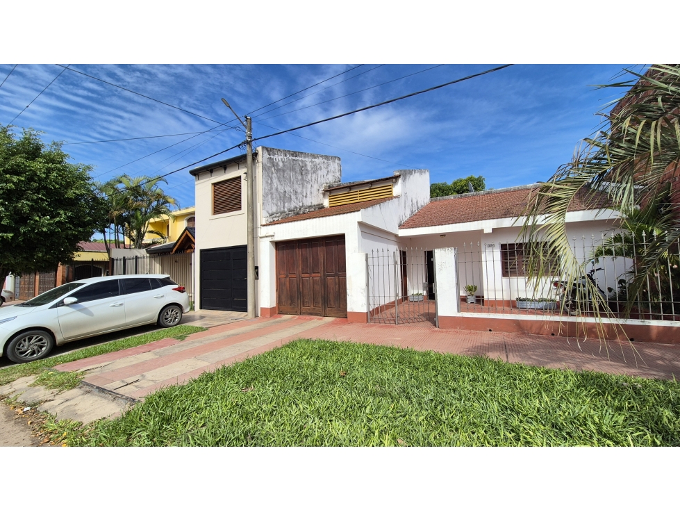 Casa 4 dormitorios y quincho en Barranqueras - 2