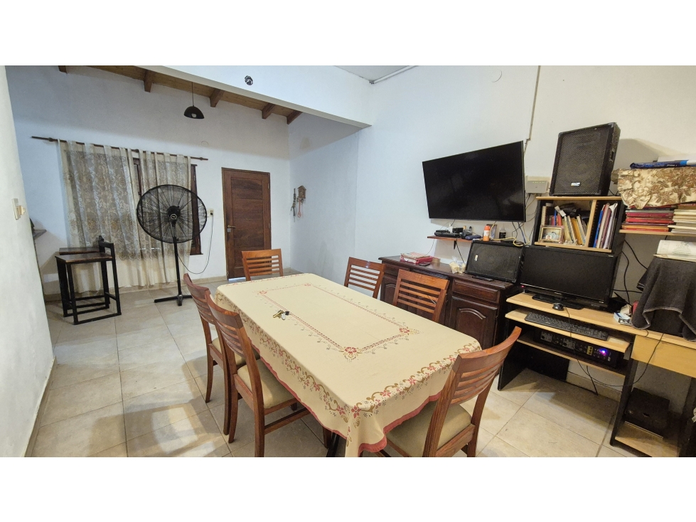 Casa de 2 Dormitorios sobre Avenida!! — foto 6