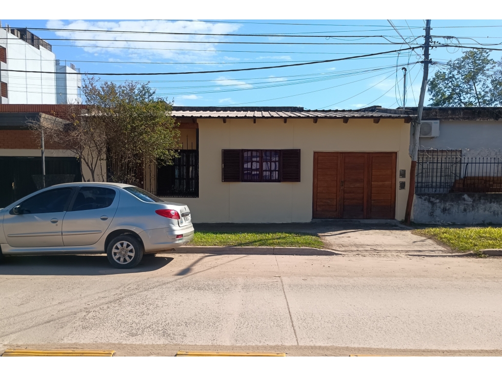 Casa de 2 Dormitorios sobre Avenida!! — foto 2