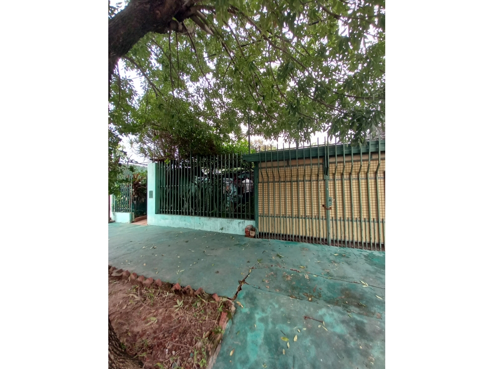 Oportunidad! Casa sobre asfalto cercana al DOMO DEL CENTENARIO! - 3