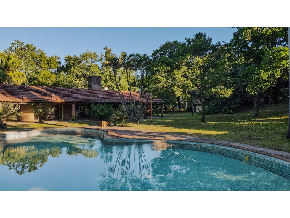 Casa parque en la ciudad, "La Mansion del Bosque"