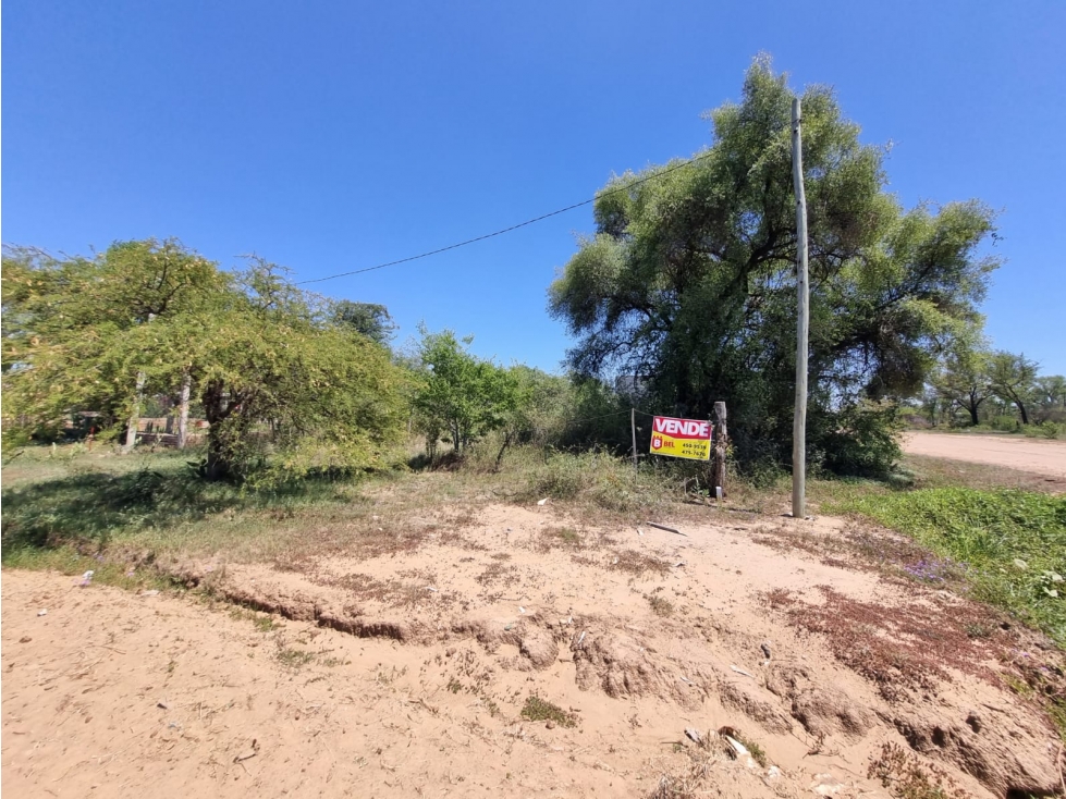 Esquina sobre Av Quijano, Paso de la Patria - 5