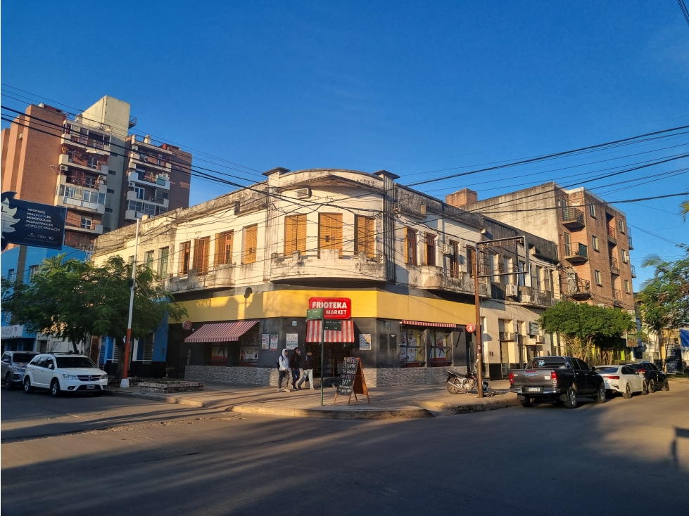 Mega piso histórico en esquina en pleno centro de Resistencia! - 2