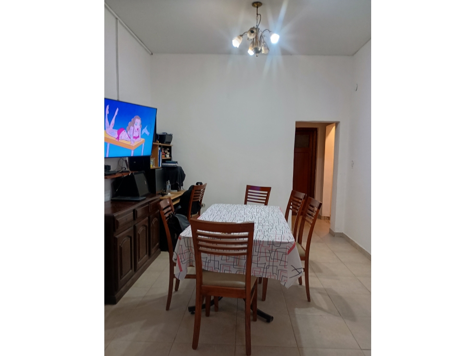 Casa de 2 Dormitorios sobre Avenida!! — foto 4