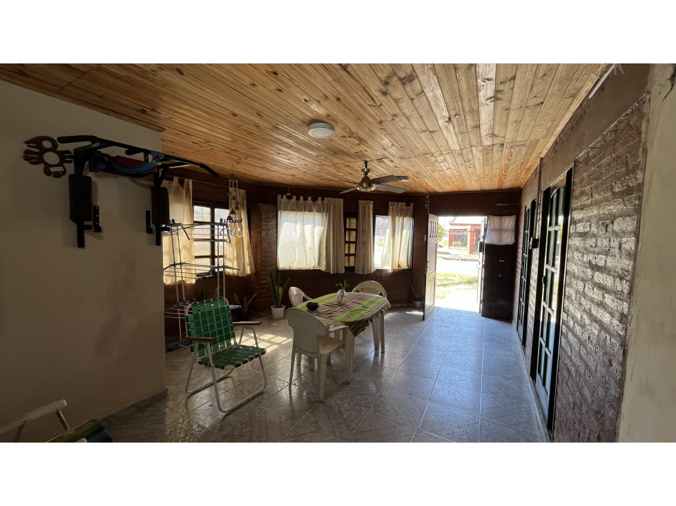 Casa de 4 dormitorios con pileta Av Castelli esquina Yatay — foto 5