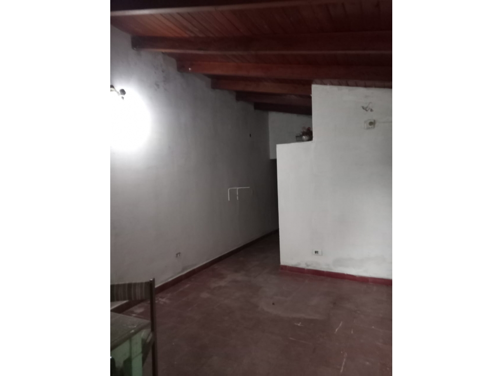 Casa 3 dormitorios en esquina céntrica y asfaltada, Puerto Tirol - 6