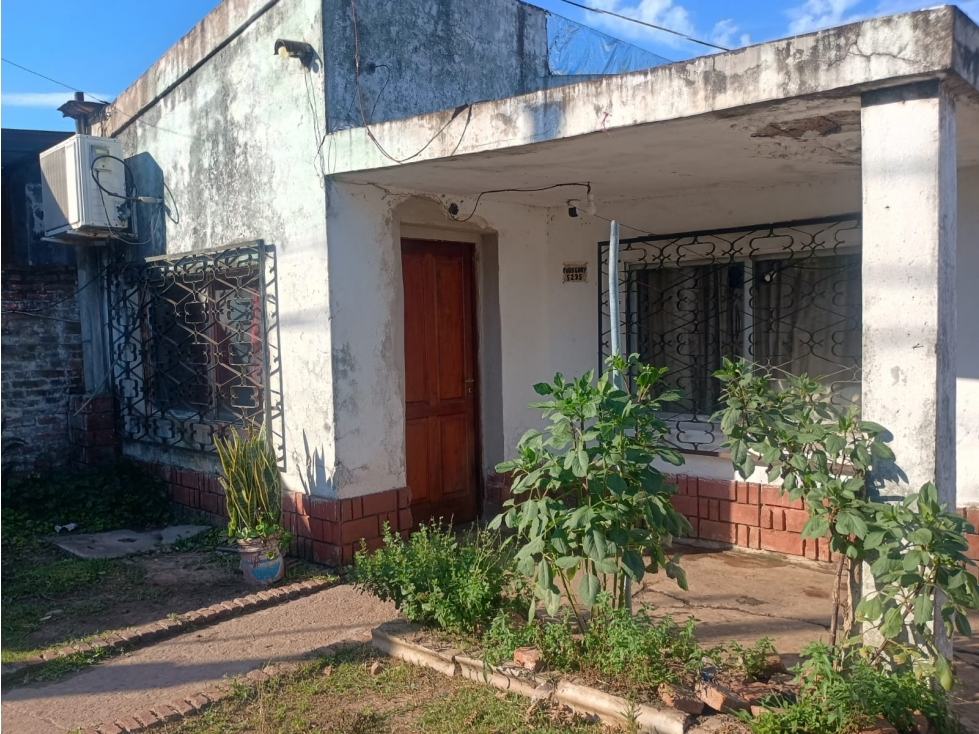 Casa 2 Dormitorios sobre Av. Paraguay 5235! - 5