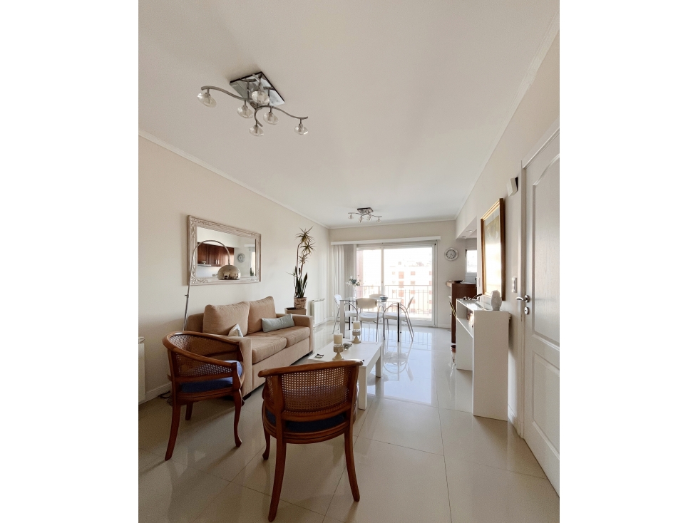 VENTA - HERMOSO SEMI PISO DE DOS AMBIENTES EN LA PERLA