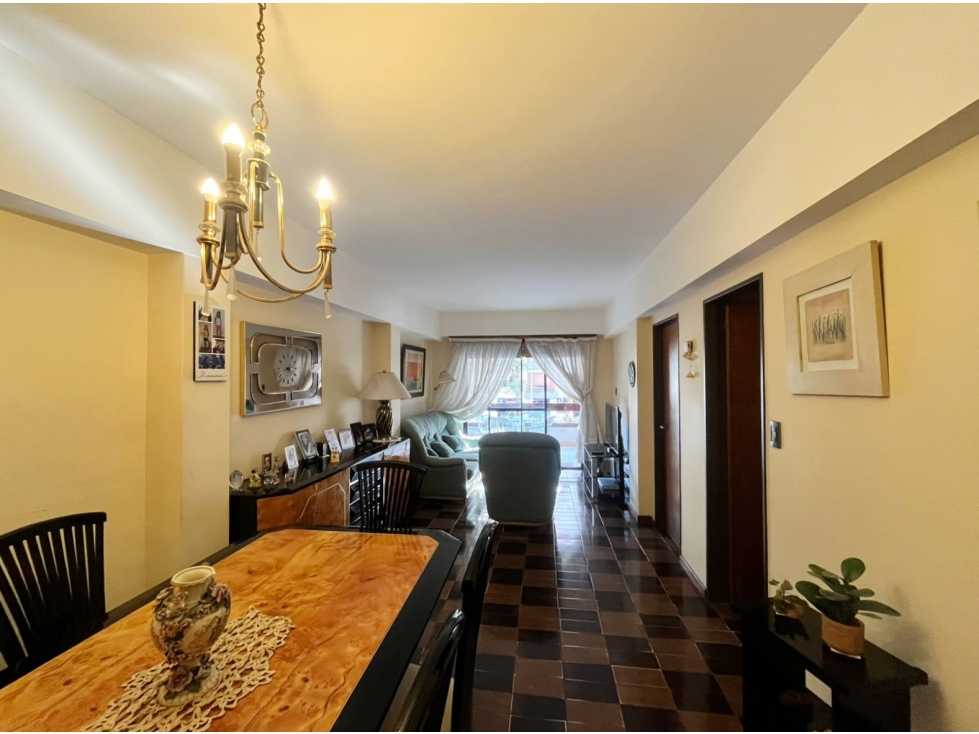VENTA - TRES AMBIENTES EN LA PERLA, CON BALCÓN A LA CALLE Y COCHERA - 2