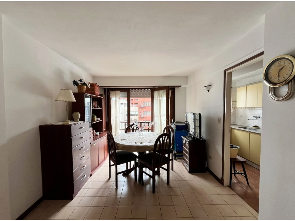 VENTA - UN AMBIENTE EN LA PERLA CON COCHERA — foto 2